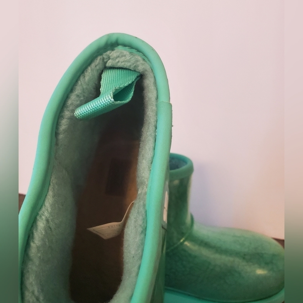 UGG Women Size 5  Aqua Boots - Picture 7 of 8
